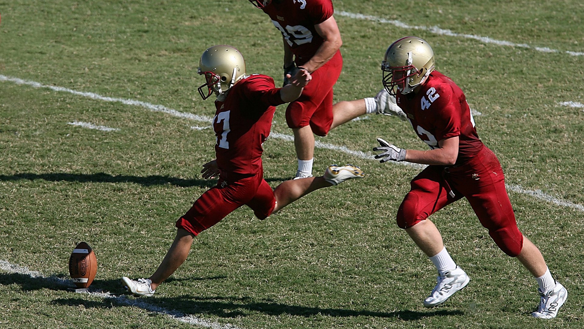 战靴燃起的火焰，拉梅洛·鲍尔用一记压哨球，烧穿了整个时代的质疑