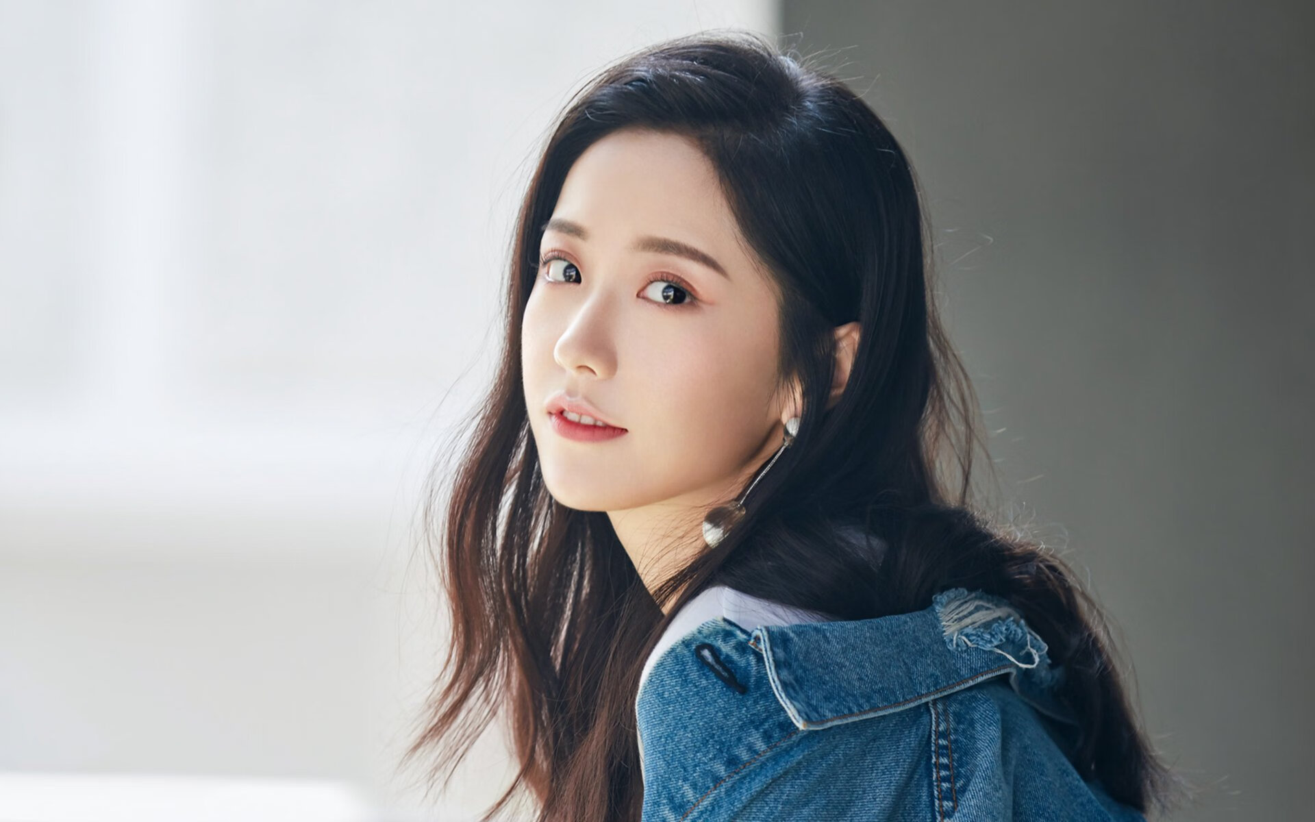 战术轴心与命运回响，当国际米兰的蓝黑风暴遭遇加纳铁壁，若日尼奥如何用存在感定义比赛？